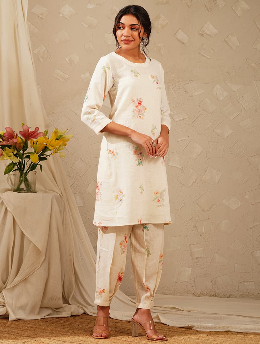 Women's Off White Casual Regular Fit Three Quarter Sleeves Kurta Set