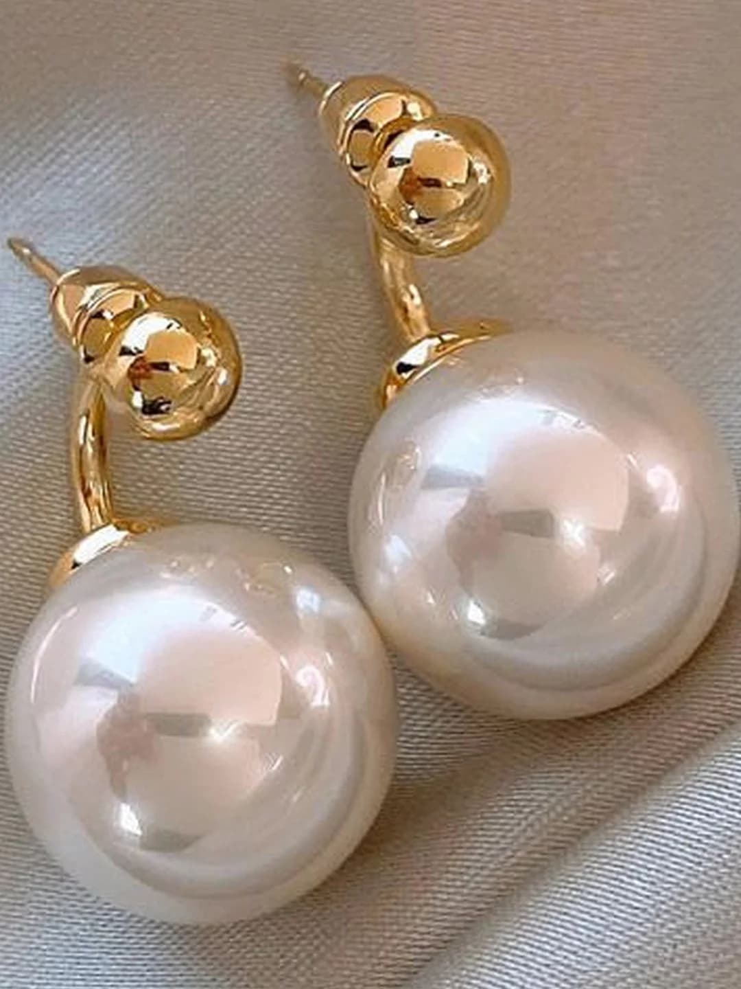 Women's White Pearls Beaded Spherical Shaped Studs