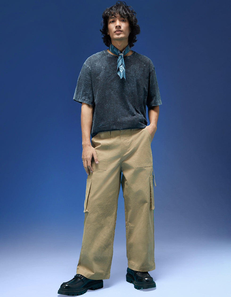 Men's Beige Casual Regular Fit Solid Cargo