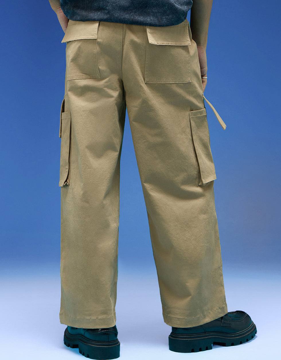 Men's Beige Casual Regular Fit Solid Cargo