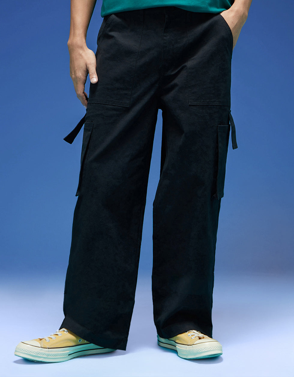 Men's Black Casual Regular Fit Solid Cargo