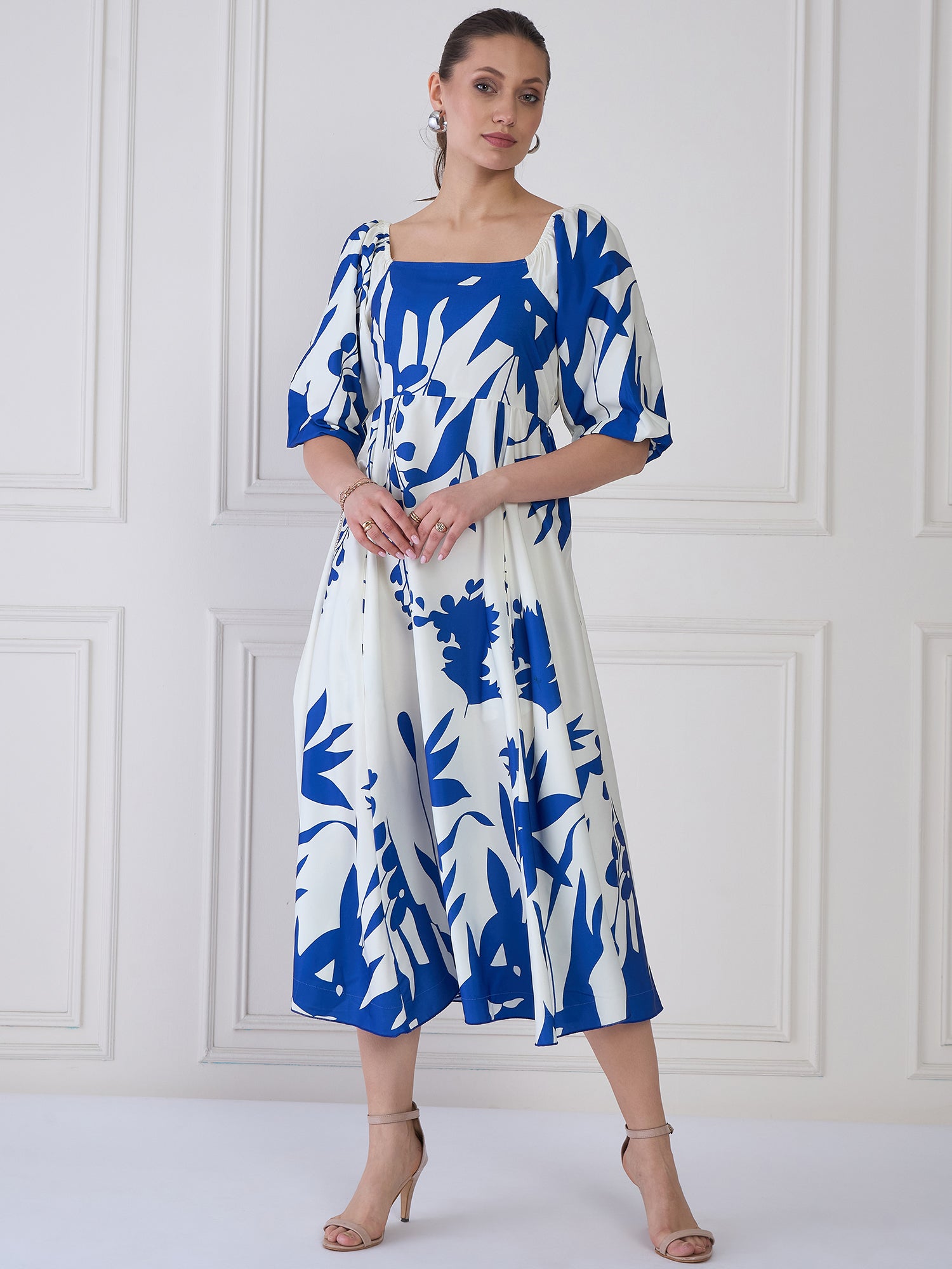 Women's Blue & White Tie and Dye Print Puff Sleeve Crepe A-Line Midi Dress