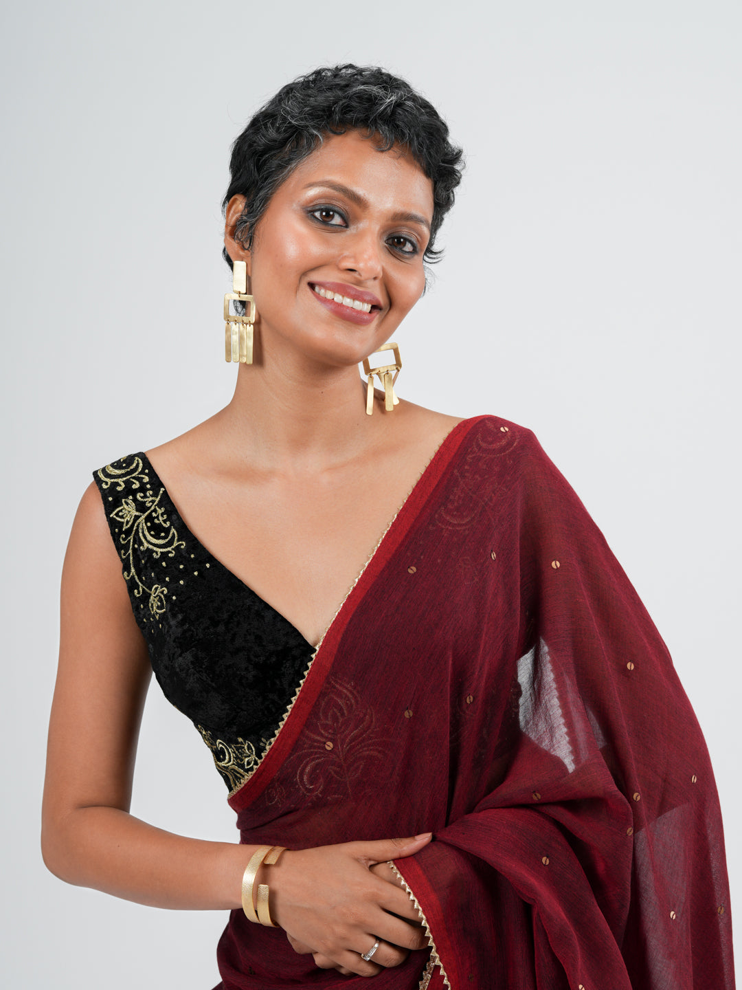 Women's Red Cotton Blend Saree