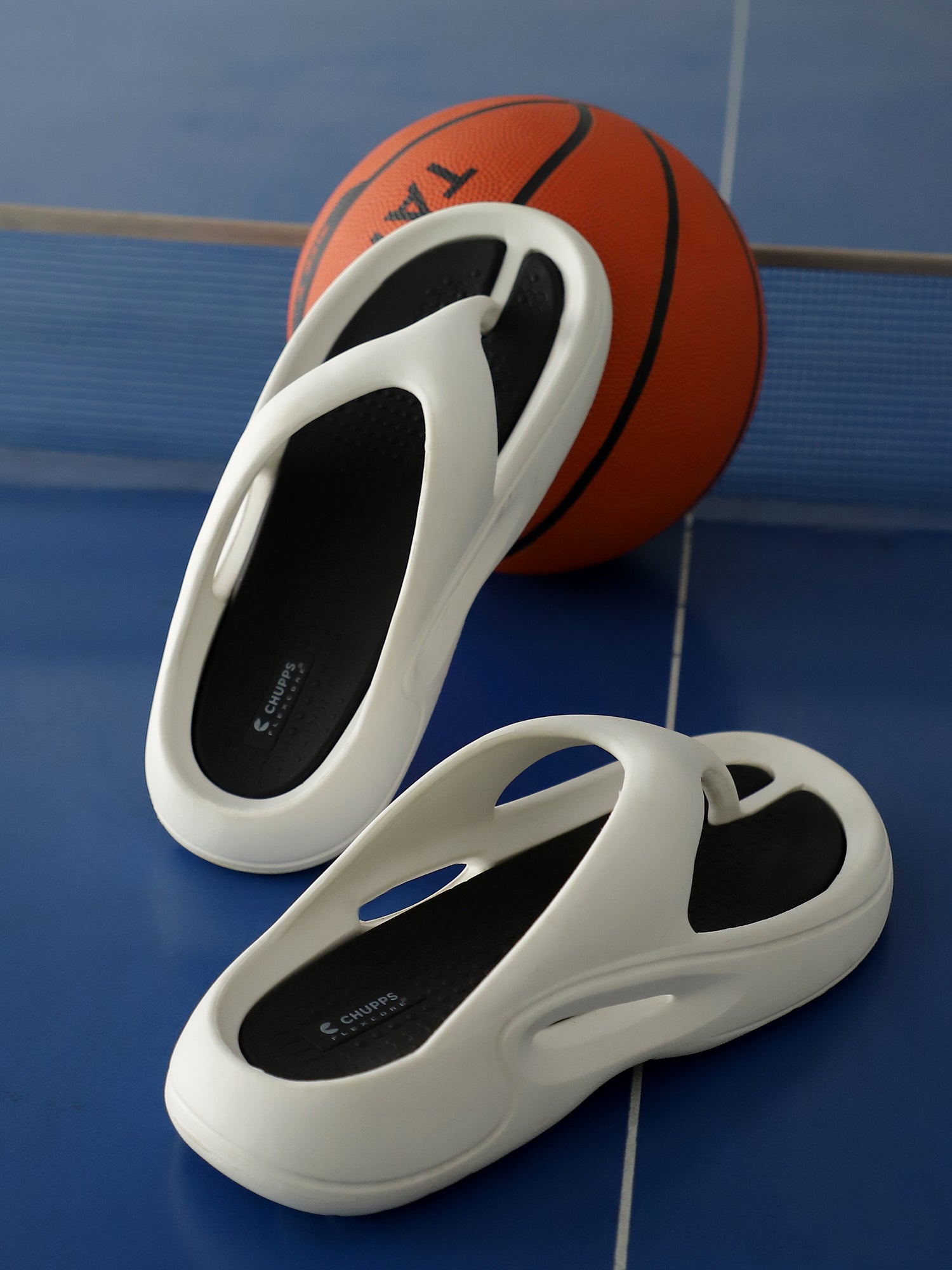 Women's Dune White Black Round Toe Polyurethane Casual Flip-flops