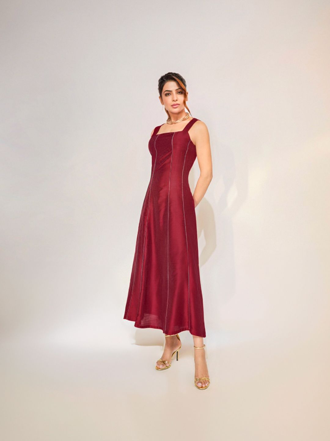 Women's Red Casual Regular Fit Solid Sleeveless Dress