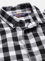 Men's Slim Fit Checkered Full Sleeves Cutaway Collar Casual Shirt