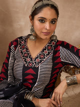 Women's Black Printed Straight Kurta Trousers With Dupatta Set