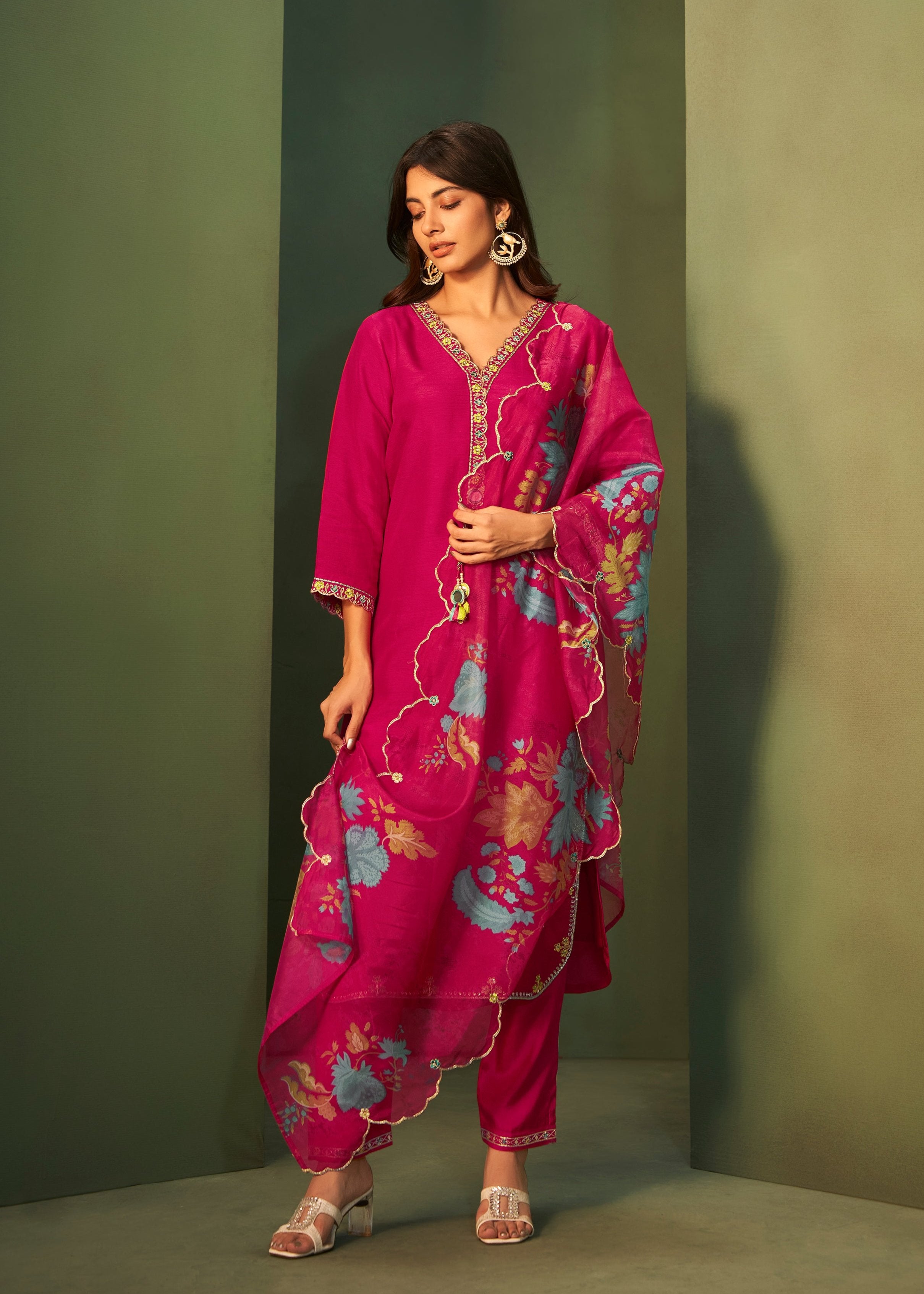 Women's Red Fusion Regular Fit Embroidered Three Quarter Sleeves Kurtas Sets