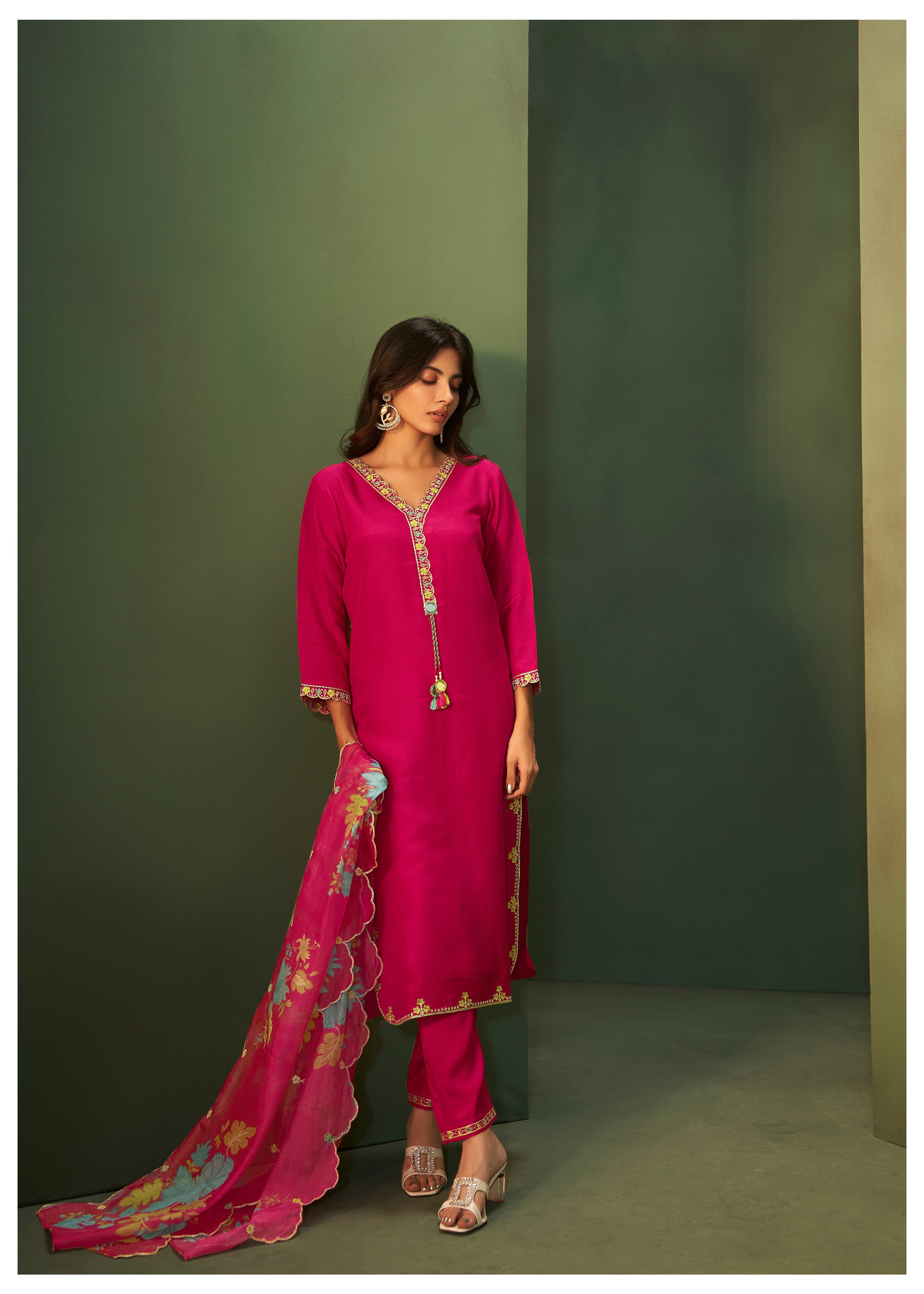Women's Red Fusion Regular Fit Embroidered Three Quarter Sleeves Kurtas Sets