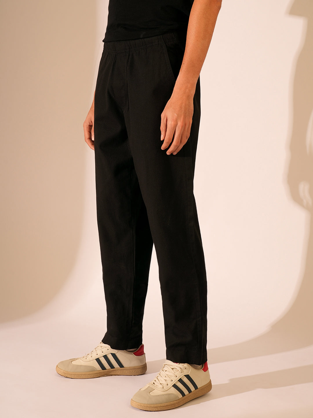 Men's Black Casual Regular Fit Solid Trousers