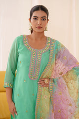 Women's Green Fusion Regular Fit Embroidered Three Quarter Sleeves Kurtas Sets