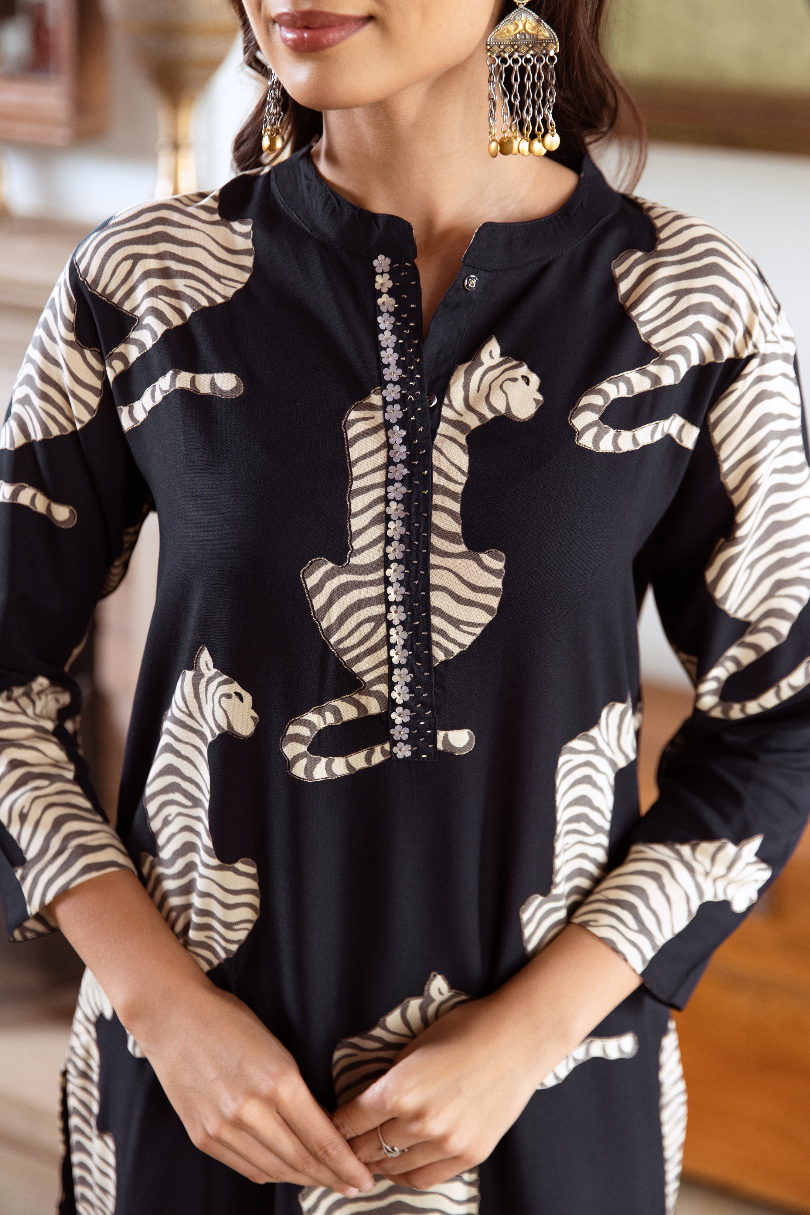 Women's Black Fusion Regular Fit Embroidered Three Quarter Sleeves Kurtas Sets