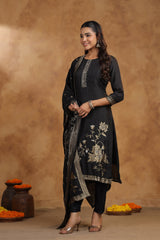 Women's Black Fusion Regular Fit Embroidered Three Quarter Sleeves Kurtas Sets