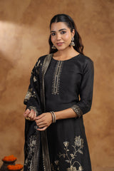 Women's Black Fusion Regular Fit Embroidered Three Quarter Sleeves Kurtas Sets