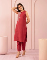 Women's Red Fusion Regular Fit Embroidered Sleevless Kurtas Sets