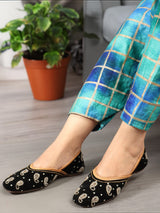 Women's Black Casual Slip-On Flats