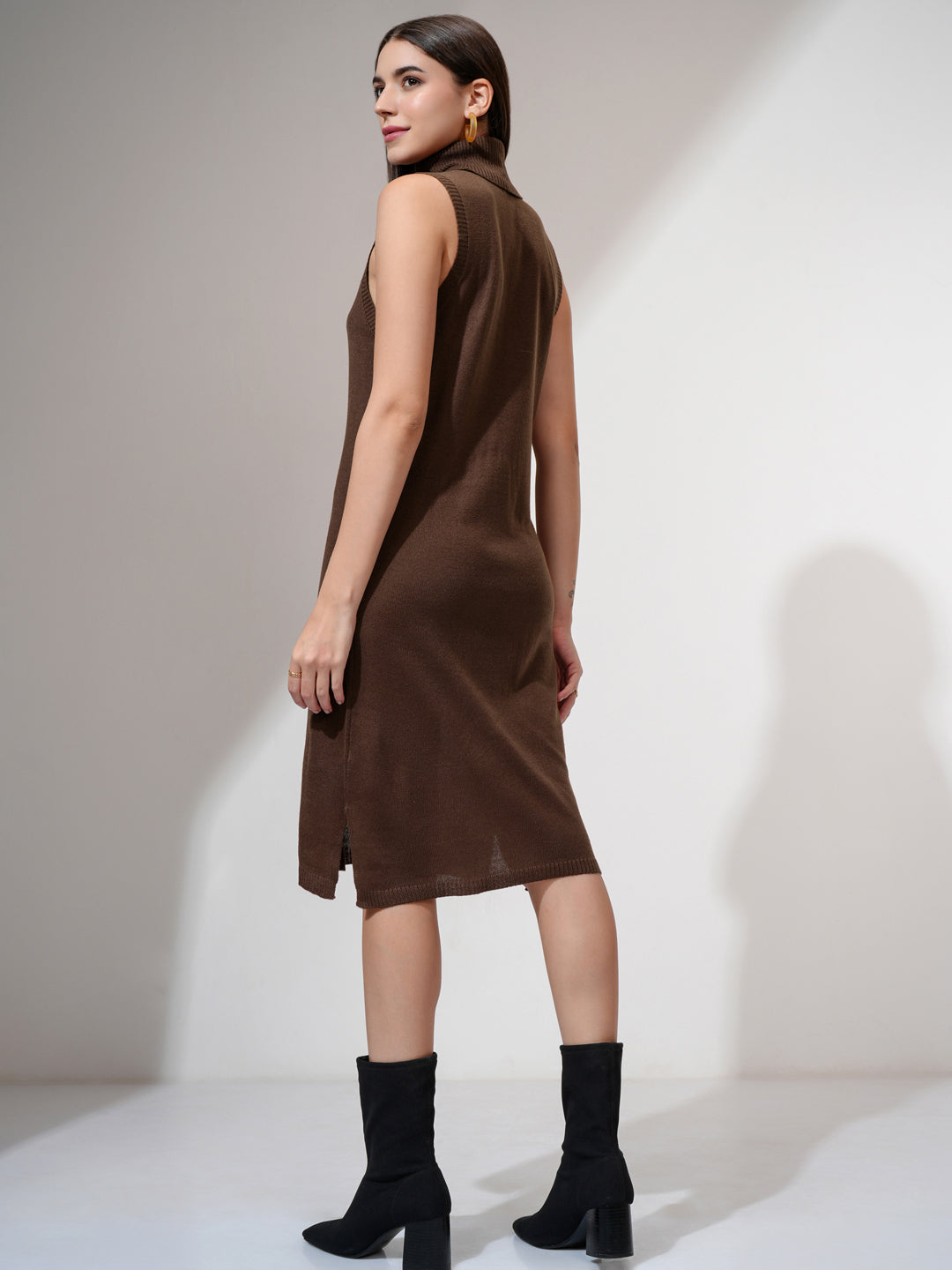 Women's Brown Casual Solid Sleeveless Sweater