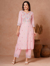 Women's Pink Daily Floral Three-Quarter Sleeves Kurta Sets
