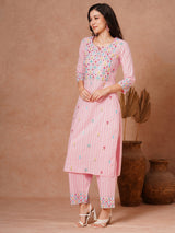Women's Pink Daily Floral Three-Quarter Sleeves Kurta Sets