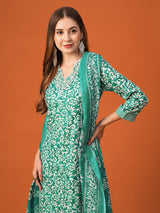 Women's Green Festive Abstract Three-Quarter Sleeves Kurta Sets