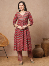 Women's Red Daily Ethnic Motifs Three-Quarter Sleeves Kurta Sets