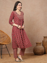Women's Red Daily Ethnic Motifs Three-Quarter Sleeves Kurta Sets