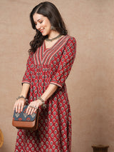 Women's Red Daily Ethnic Motifs Three-Quarter Sleeves Kurta Sets