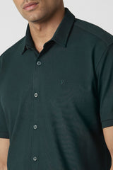 Men's Green Casual Slim Fit Solid Half Sleeves Shirt
