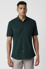 Men's Green Casual Slim Fit Solid Half Sleeves Shirt