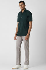 Men's Green Casual Slim Fit Solid Half Sleeves Shirt