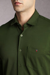 Men's Olive Casual Solid Slim Fit Full Sleeves Shirt