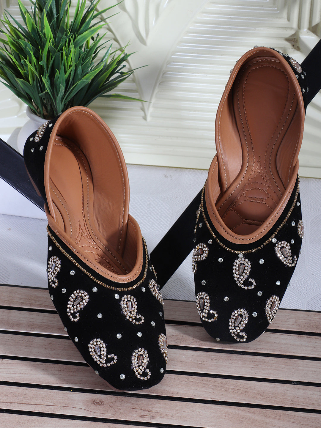 Women's Black Casual Slip-On Flats