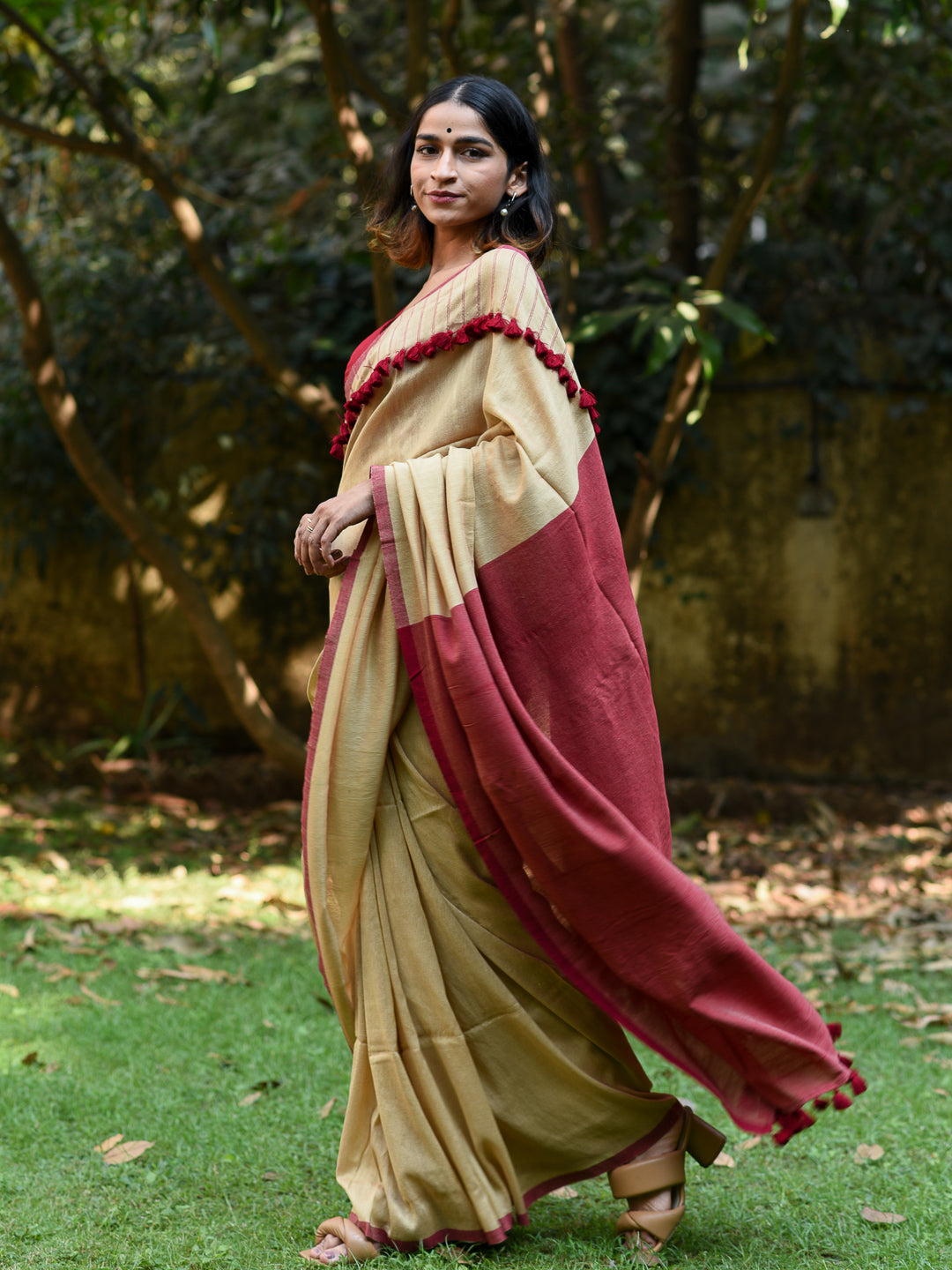 Women's Beige Cotton Blend Saree