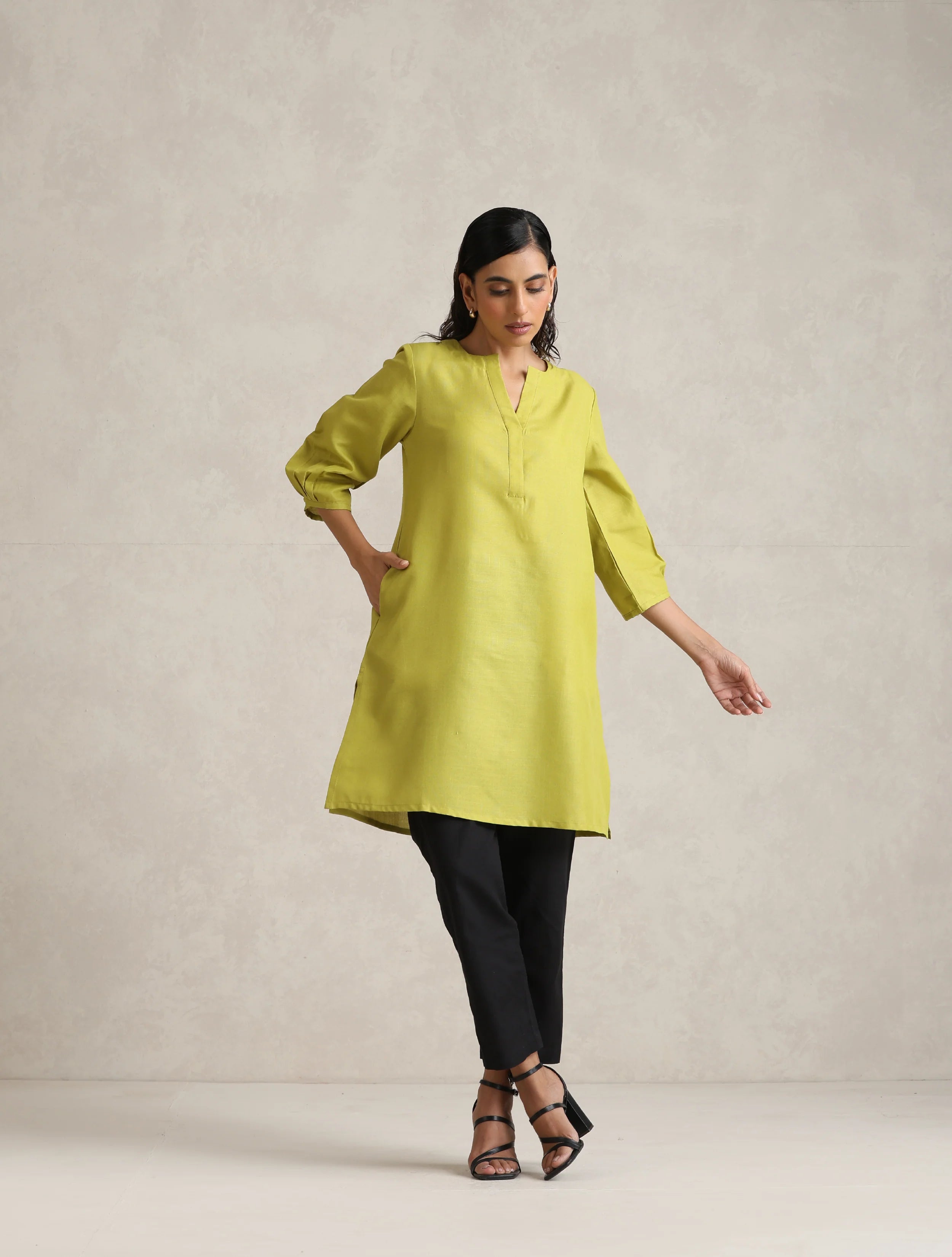 Women's Green Cotton Blend Short Kurta