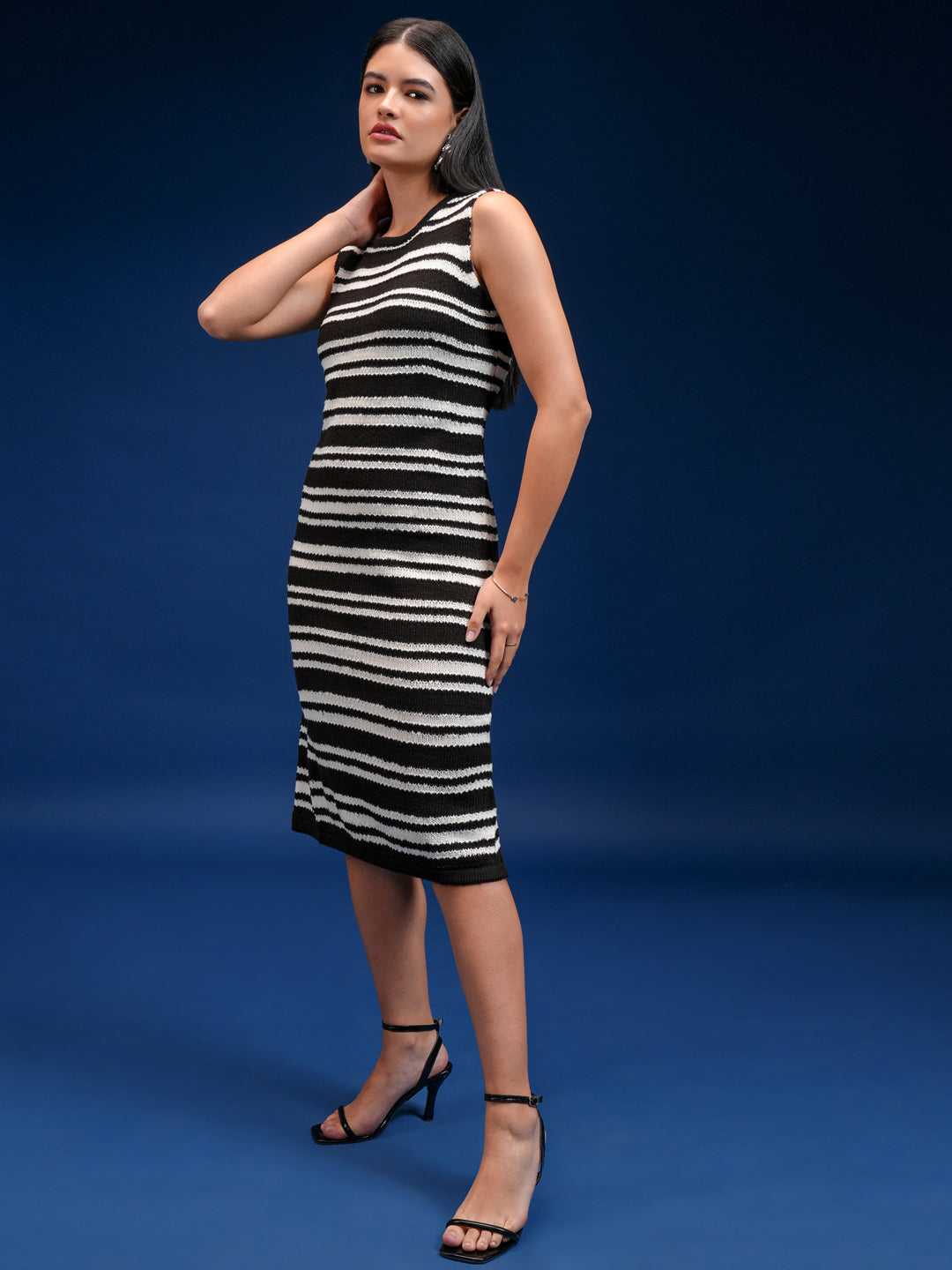 Women's Black Casual Striped Sleeveless Sweater