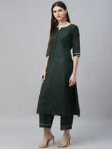 Women's Green Cotton Solid Straight Kurta and Green Cotton Solid Palazzo with Green Polyester Printed Dupatta