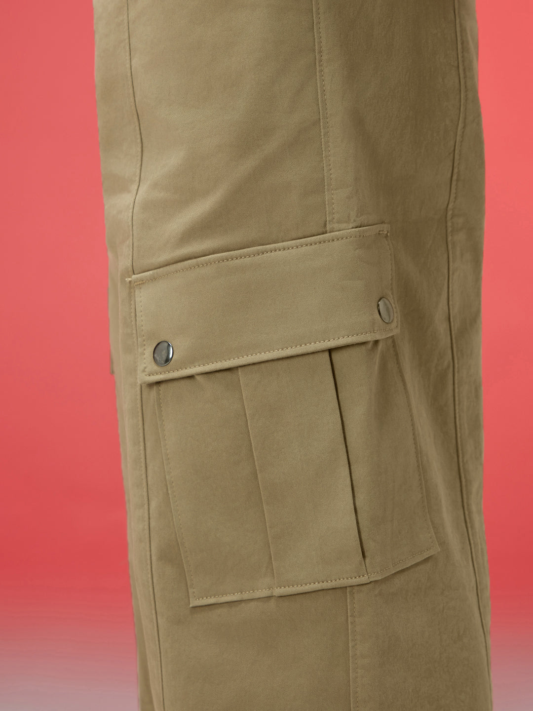 Men's Beige Casual Regular Fit Solid Cargo