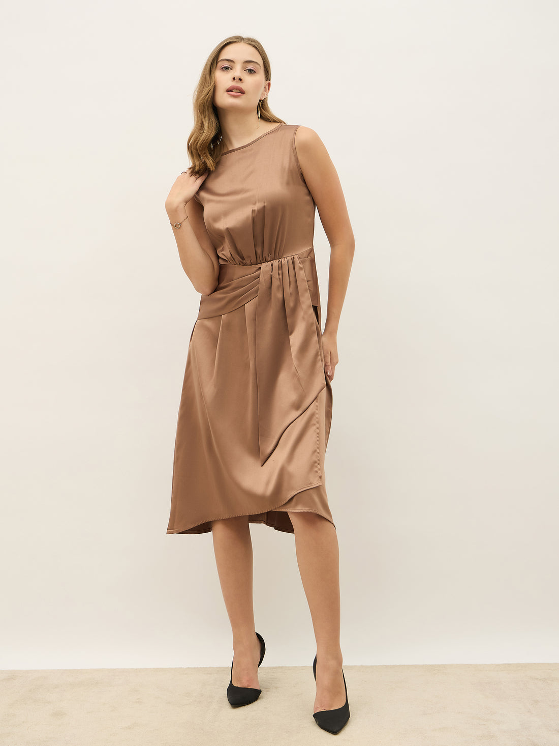 Women's Gold Solid Round Neck A-Line Midi Dresses