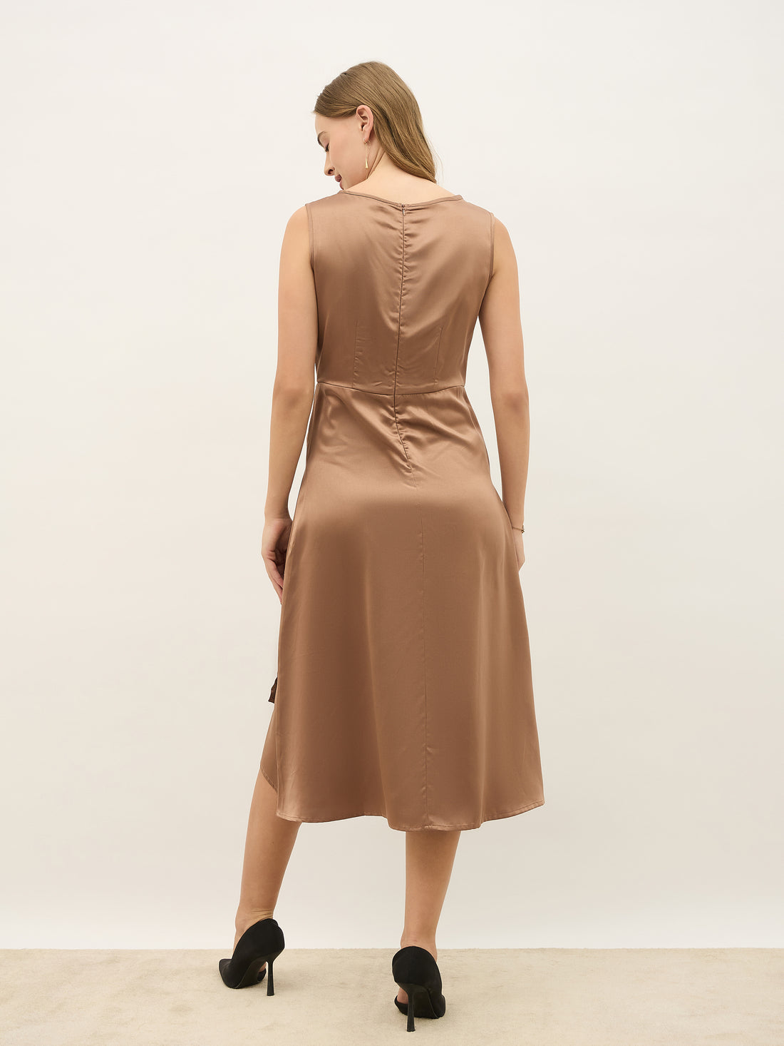 Women's Gold Solid Round Neck A-Line Midi Dresses