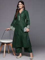 Women's Green Embroidered Long & Flared Sleeves Kurta With Tonal Bottom