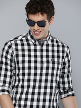 Men's Slim Fit Checkered Full Sleeves Cutaway Collar Casual Shirt