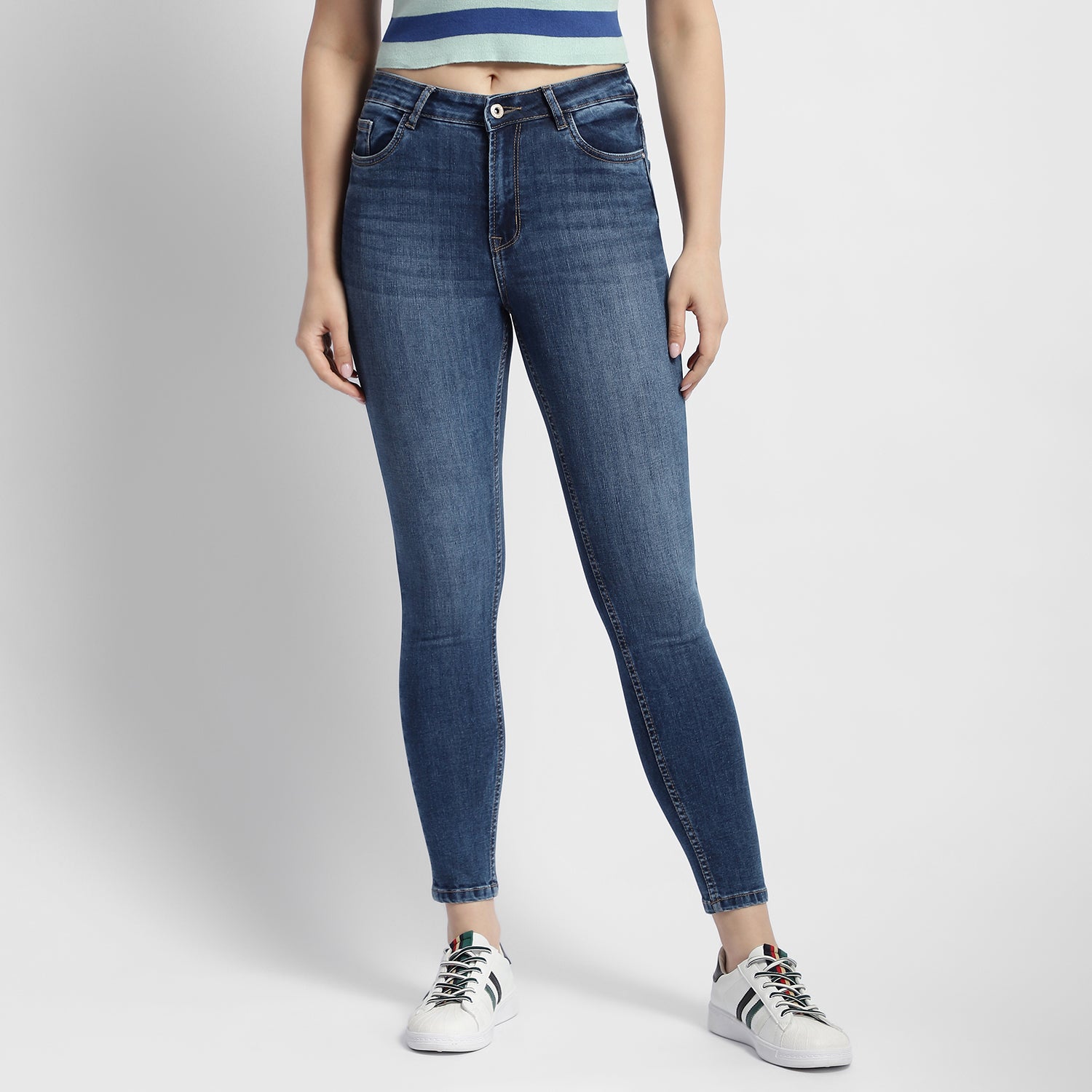 Women's Blue Casual Slim Fit Solid Jeans