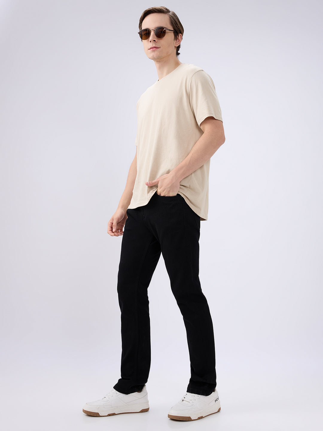 Men's Black Mid-Rise Straight Fit Cotton Blended Casual Jeans
