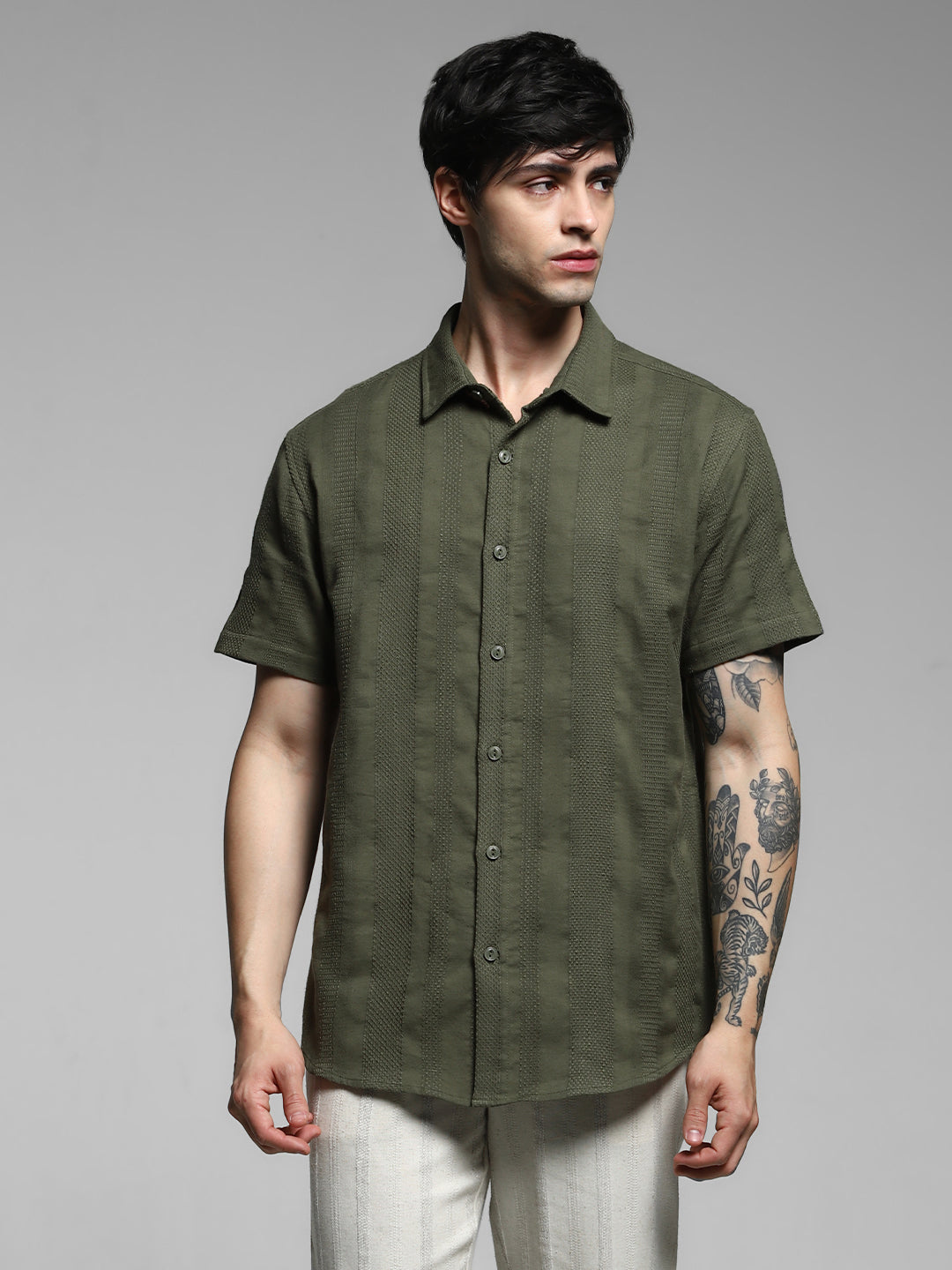 Men's Green Work Regular Fit Solid Half Sleeves Shirt
