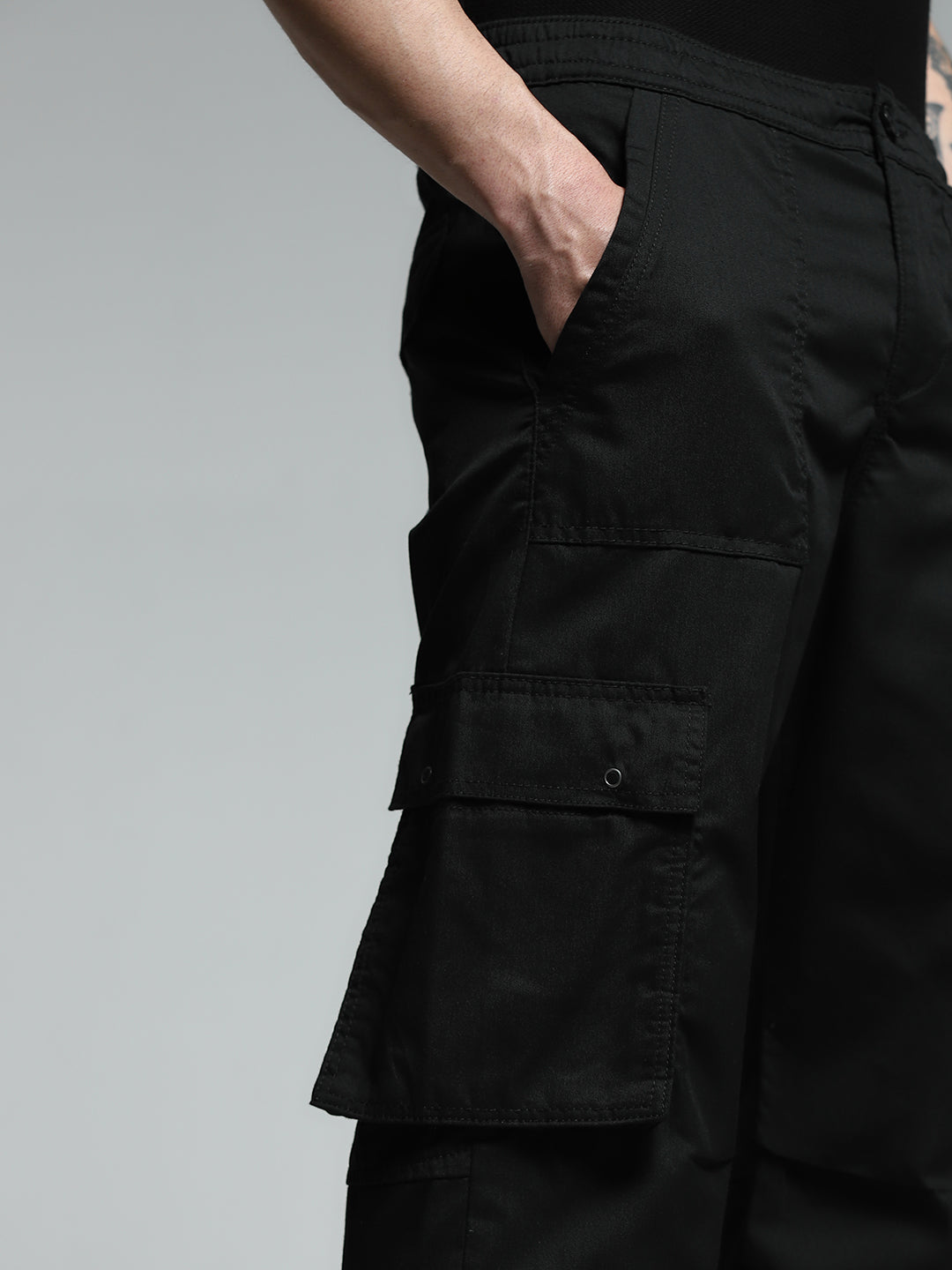 Men's Black Casual Regular Fit Solid  Cargo