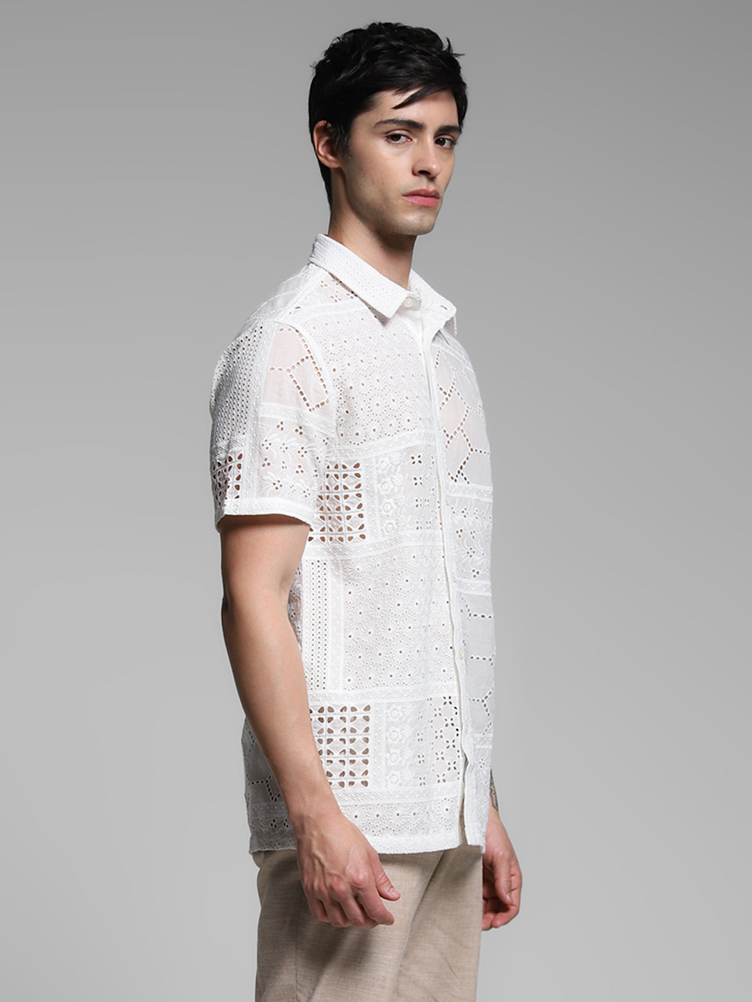 Men's White Casual Regular Fit Printed Half Sleeves Shirt