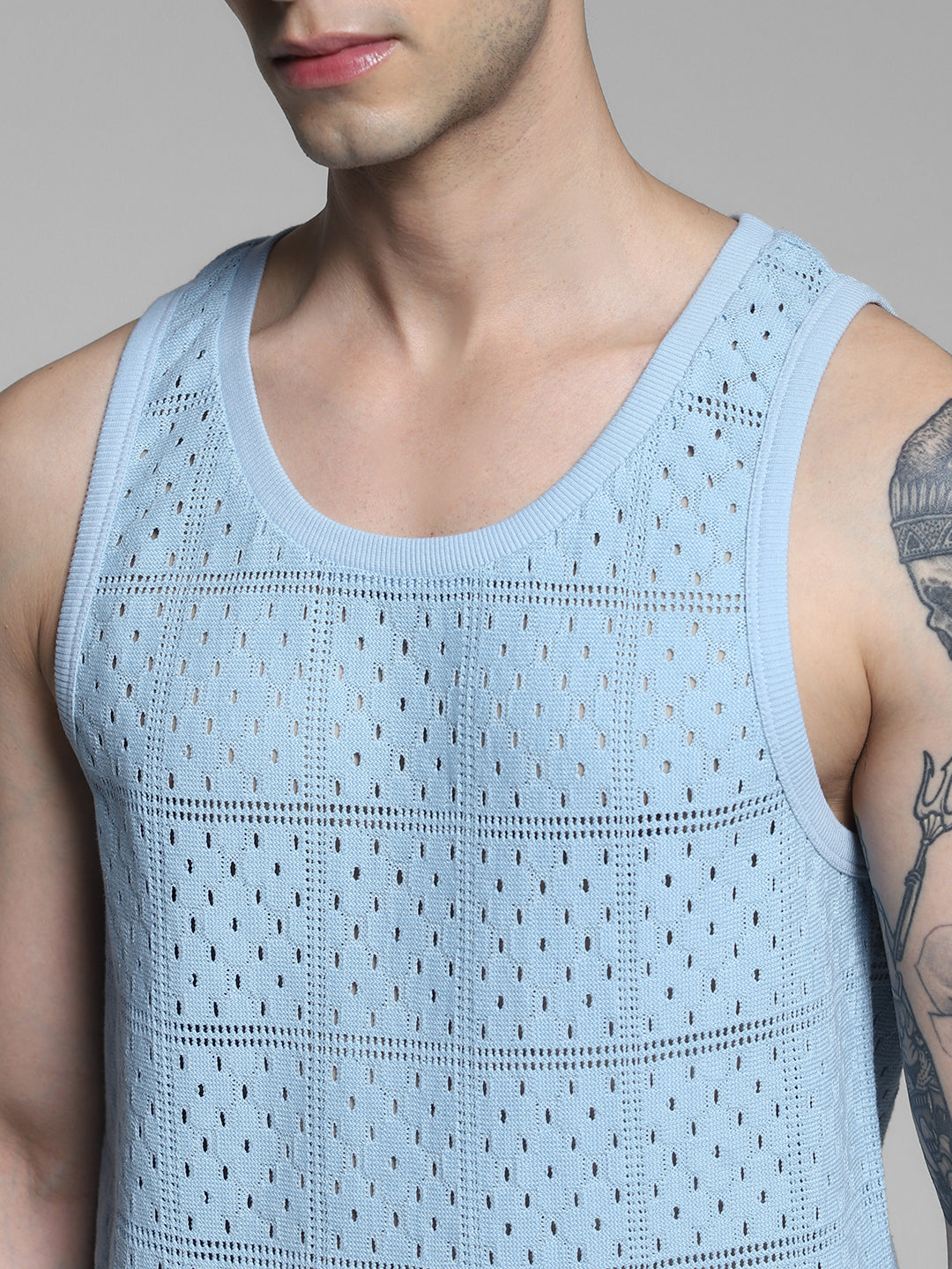 Men's Blue Casual Regular Fit Solid Sleeveless Vest