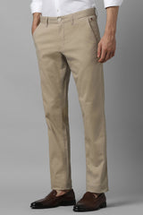 Men's Beige Casual Solid Slim Fit Trouser