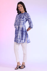Women's Blue Tie & Dye Printed Cotton Straight Kurti