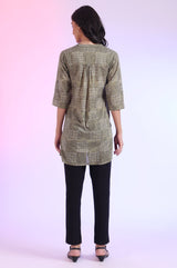 Women's Green Geometric Printed Cotton Straight Kurti